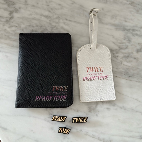 TWICE (kpop) Ready to Be 5th World Tour VIP Package merch - Picture 1 of 4